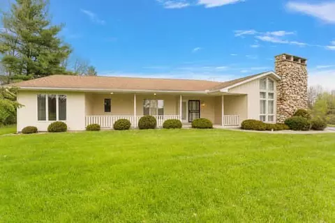 179 W Heatherhill Dr, Valparaiso, IN 46385