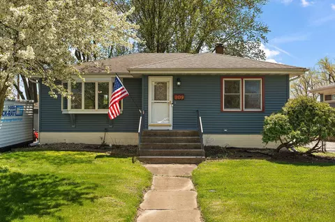 209 W 40th Pl, Griffith, IN 46319 photo 1