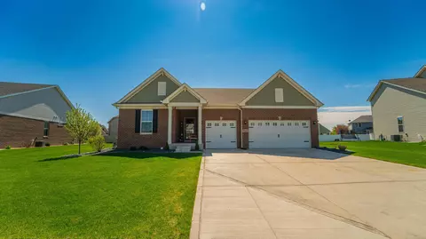 9315 Chestnut Cv, Saint John, IN 46373