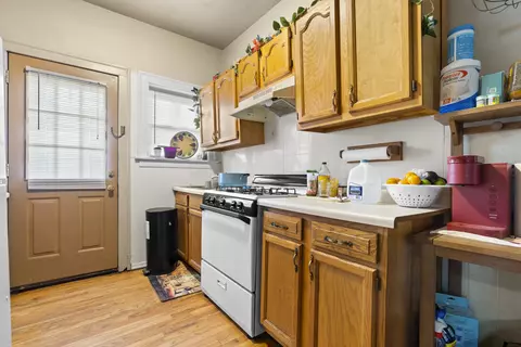 Kitchen - 2650 164th Pl, Hammond, IN 46323 photo 5 of 8