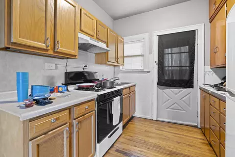 Kitchen - 2650 164th Pl, Hammond, IN 46323 photo 6 of 8