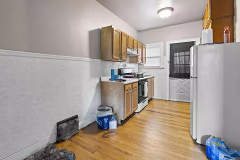 Kitchen - 2650 164th Pl, Hammond, IN 46323 photo 7 of 8