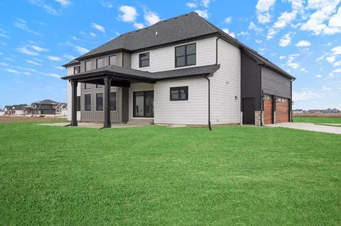 9450 Iris Dr, Saint John, IN 46373 photo 3