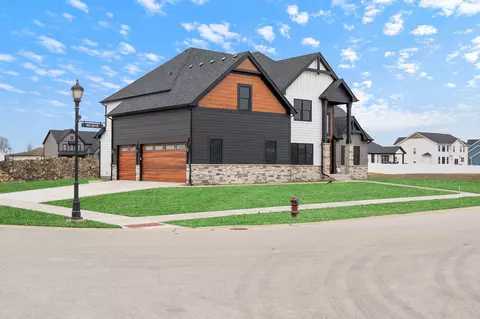 9450 Iris Dr, Saint John, IN 46373 photo 1