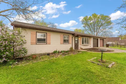 333 Pinewood Dr, Valparaiso, IN 46385