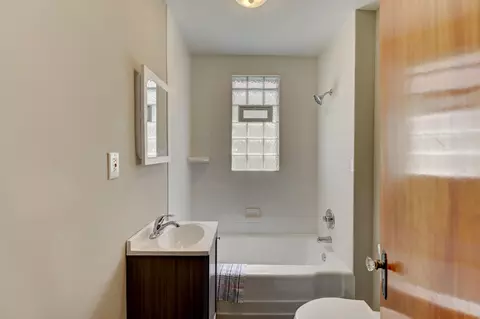 Bath - 4422 Dearborn Ave, Hammond, IN 46327 photo 1 of 1
