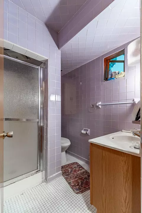 Bath - 5849 W 40th Pl, Gary, IN 46408 photo 1 of 1