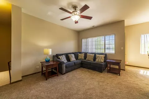 86 Creston Cir, Aurora, IL 60504 photo 4