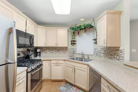 2720 Georgetowne Dr #A2, Highland, IN 46322 photo 5