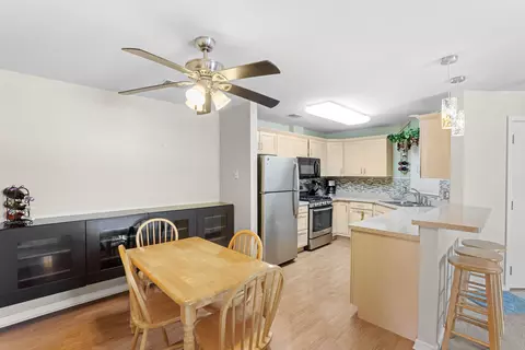 2720 Georgetowne Dr #A2, Highland, IN 46322 photo 7