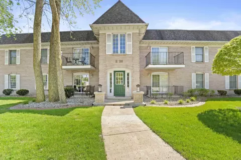 2720 Georgetowne Dr #A2, Highland, IN 46322 photo 1