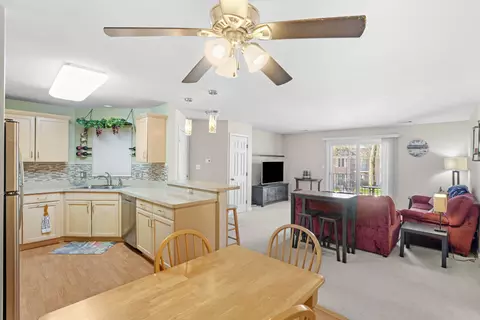 2720 Georgetowne Dr #A2, Highland, IN 46322 photo 4