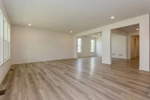 3852 Porter St, Valparaiso, IN 46385 photo 2