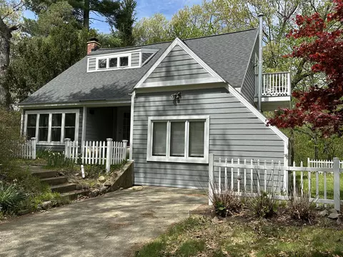 428 E Myrtle Ave, Beverly Shores, IN 46301