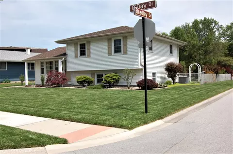 815 Oday Dr, Griffith, IN 46319 photo 2