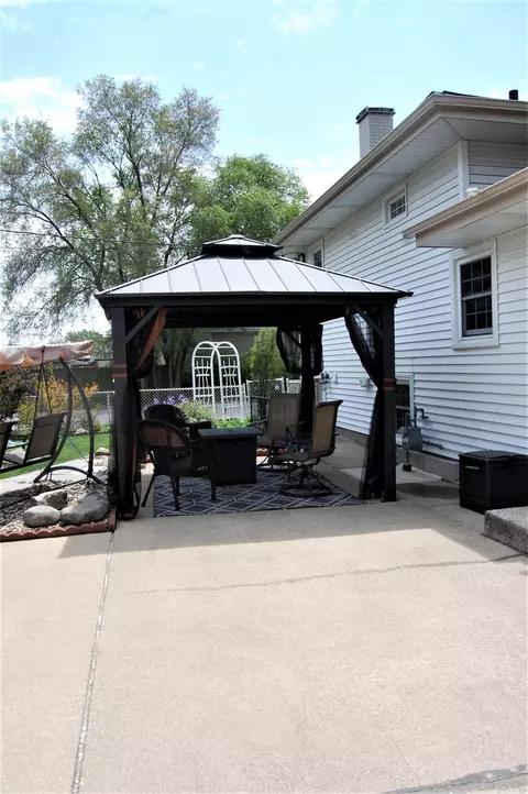 815 Oday Dr, Griffith, IN 46319 photo 4