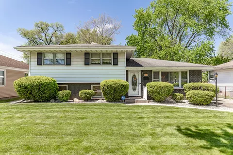 706 N Raymond St, Griffith, IN 46319 photo 1