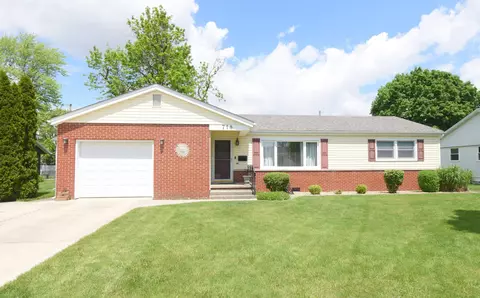 718 E Stewart Dr, Rensselaer, IN 47978