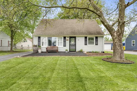 367 Pinewood Dr, Valparaiso, IN 46385