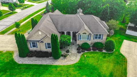 2801 Kickbush Dr, Valparaiso, IN 46385