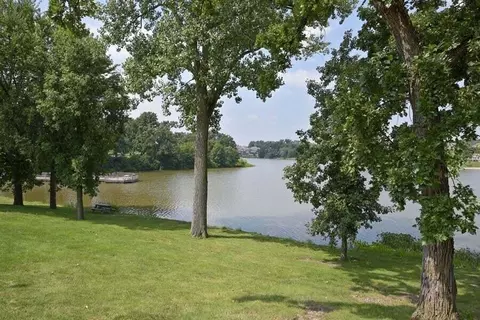 8807 Forest Glen Ct, Saint John, IN 46373 photo 3
