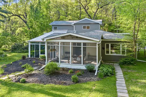 706 E Rogers Ave, Beverly Shores, IN 46301