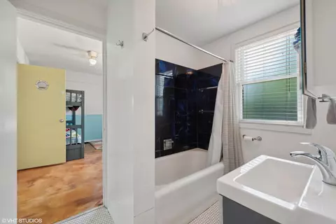 Bath - 8713 Pine Ave, Gary, IN 46403 photo 1 of 2