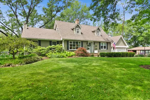 242 Skyline Dr, Valparaiso, IN 46385