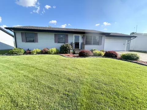 881 Apache Ln, Lowell, IN 46356 photo 2