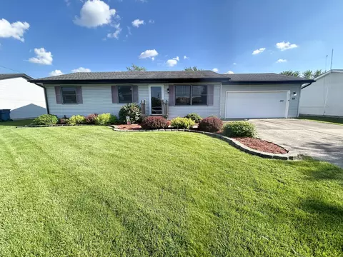 881 Apache Ln, Lowell, IN 46356 photo 1