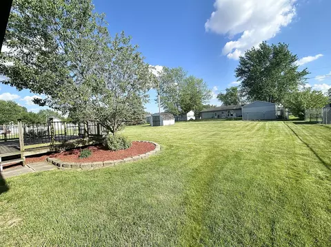 881 Apache Ln, Lowell, IN 46356 photo 6