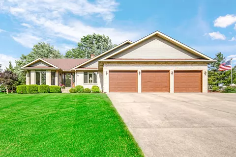 63 Rosewood Ln, Valparaiso, IN 46385