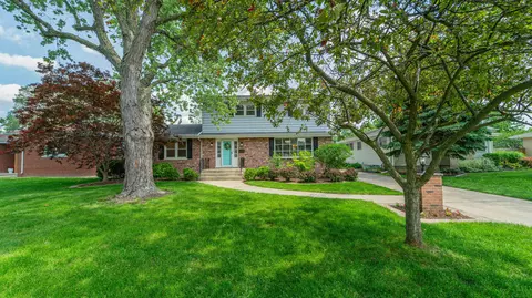 8119 Kooy Dr, Munster, IN 46321 photo 4