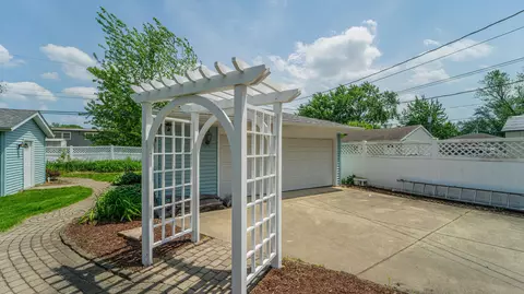 8119 Kooy Dr, Munster, IN 46321 photo 54