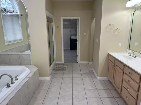 Bath - 10281 Doubletree Dr, Crown Point, IN 46307 photo 3 of 6