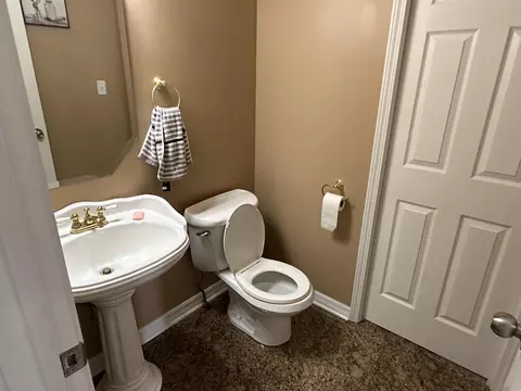 Bath - 10281 Doubletree Dr, Crown Point, IN 46307 photo 2 of 6
