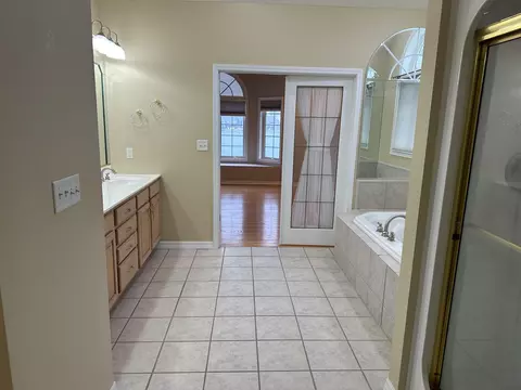 Bath - 10281 Doubletree Dr, Crown Point, IN 46307 photo 4 of 6
