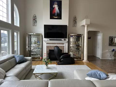 Living - 10281 Doubletree Dr, Crown Point, IN 46307 photo 1 of 7
