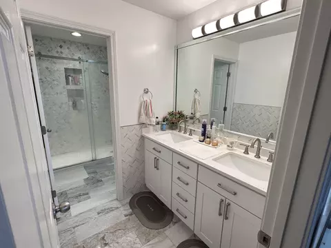 Bath - 10281 Doubletree Dr, Crown Point, IN 46307 photo 1 of 6