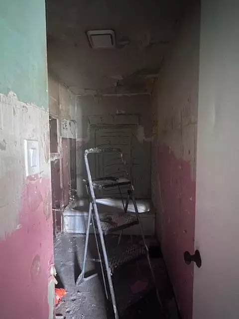 Bath - 1134 Cass St, Gary, IN 46403 photo 1 of 1
