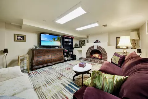 Living - 1832 River Dr, Munster, IN 46321 photo 6 of 8
