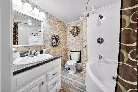 Bath - 1832 River Dr, Munster, IN 46321 photo 2 of 2