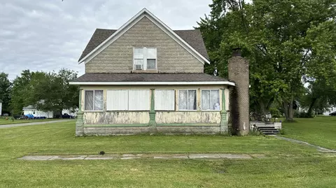 213 S National St, Medaryville, IN 47957