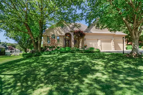 456 Surrey Hill Ln, Valparaiso, IN 46385