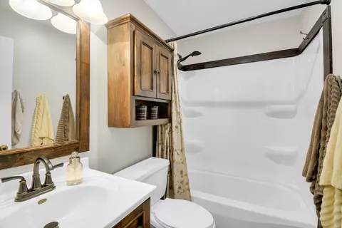 620 E Glen Park Ave, Griffith, IN 46319 photo 9