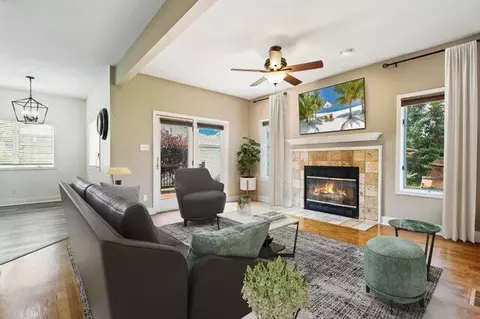 Living - 1103 Cornwallis Ln, Munster, IN 46321 photo 4 of 5