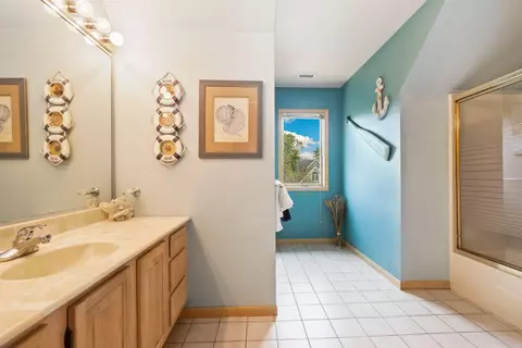 Bath - 1103 Cornwallis Ln, Munster, IN 46321 photo 2 of 3