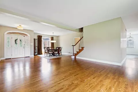 Living - 1103 Cornwallis Ln, Munster, IN 46321 photo 3 of 5