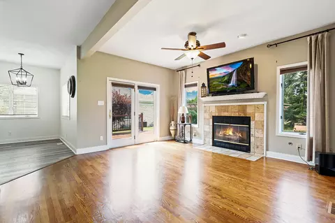 Living - 1103 Cornwallis Ln, Munster, IN 46321 photo 5 of 5