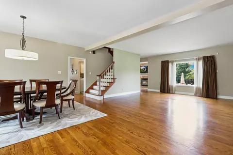 Living - 1103 Cornwallis Ln, Munster, IN 46321 photo 1 of 5